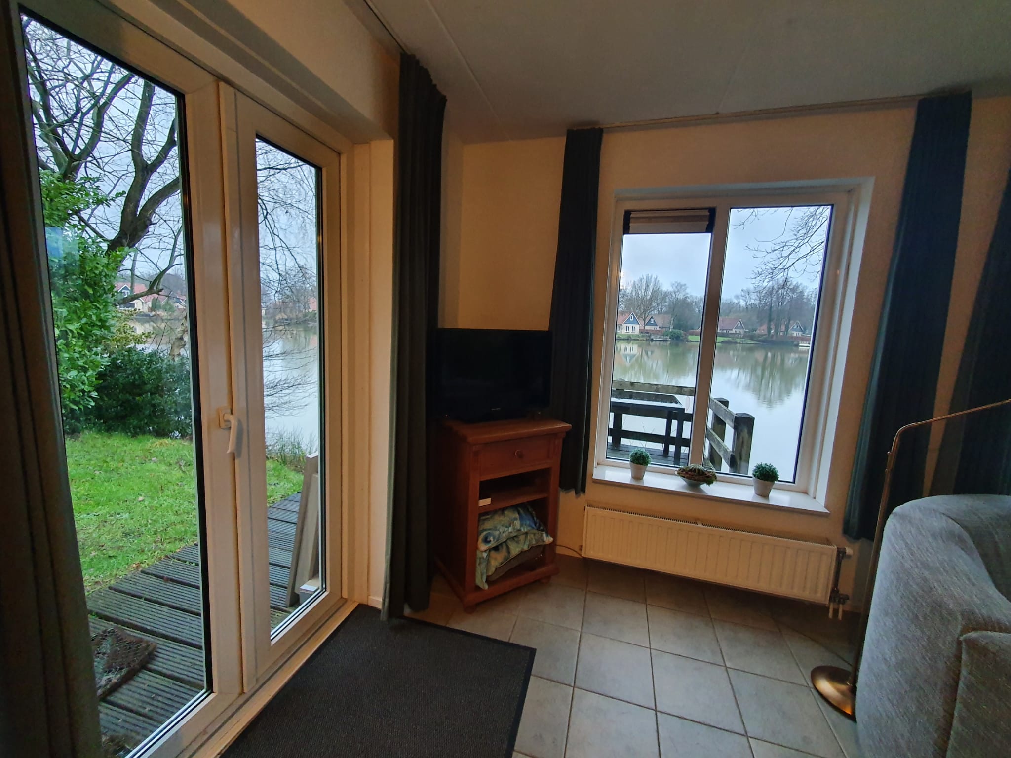 Vrijstaande 7-persoons vakantiehuis aan het water in park ‘Landgoed Het Timmerholt’.